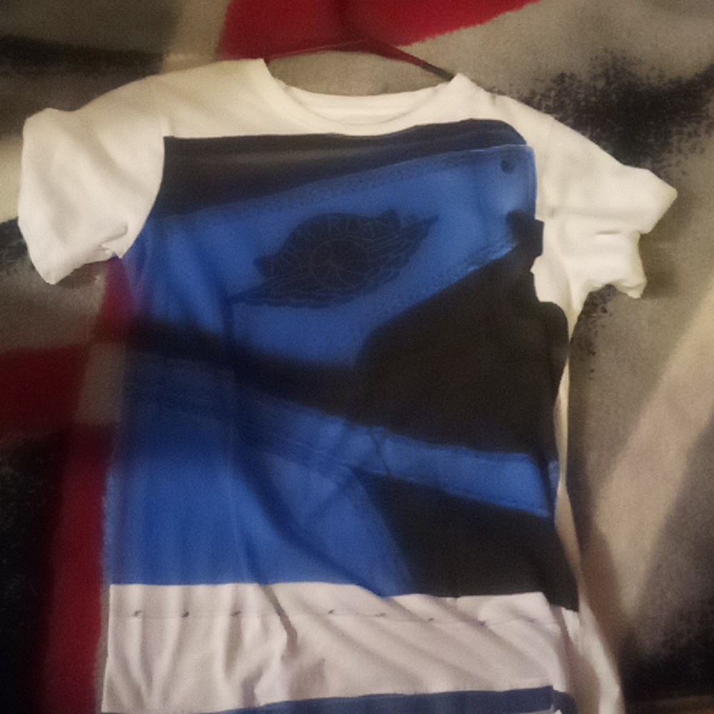 Boys medium Jordan shirt